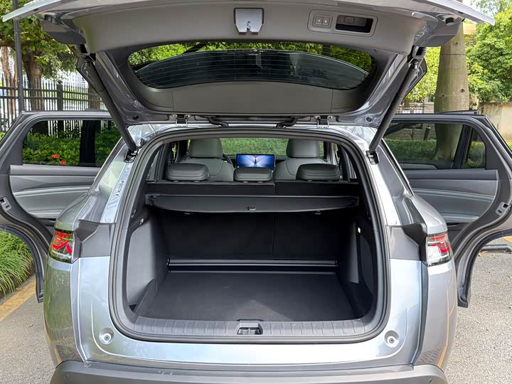 Фото 9 - BYD Song L DM-i Hybrid