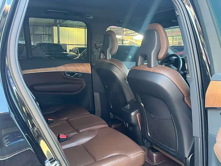 Фото 4 - Volvo XC90