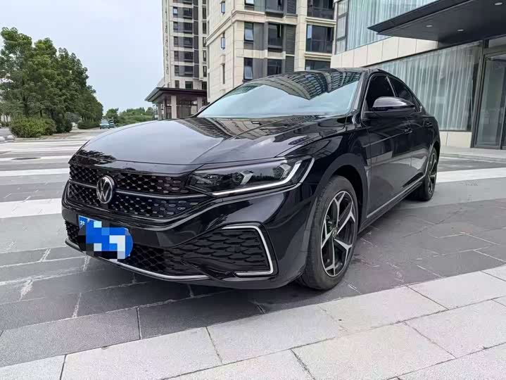 Фото 1 - Volkswagen Passat