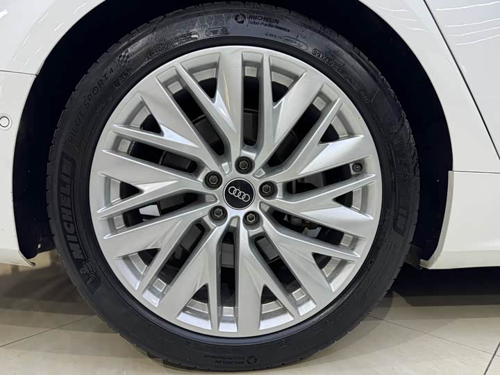 Фото 6 - Audi A7