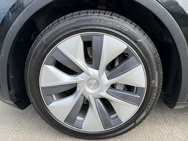 Фото 19 - Tesla Model Y