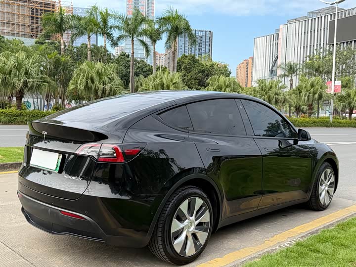 Фото 4 - Tesla Model Y