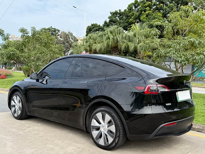Фото 6 - Tesla Model Y