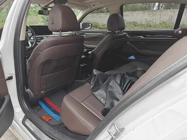 Фото 3 - BMW 5 Series