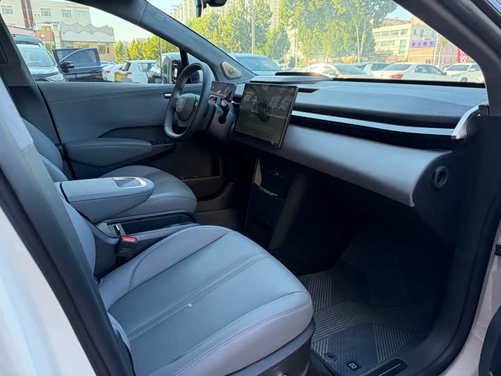 Фото 14 - Zeekr X