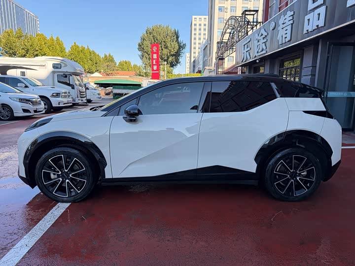 Фото 3 - Zeekr X