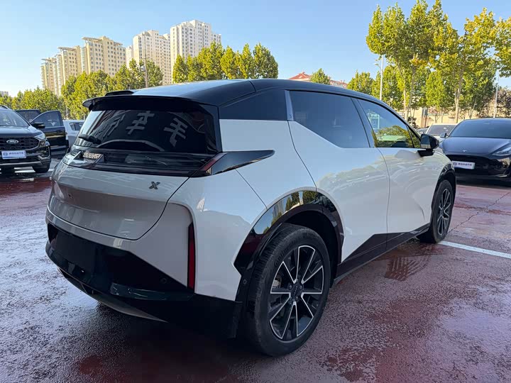 Фото 6 - Zeekr X