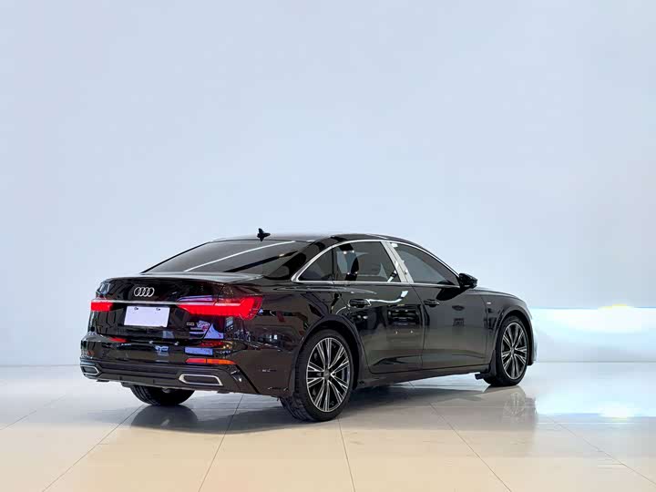 Фото 13 - Audi A6L