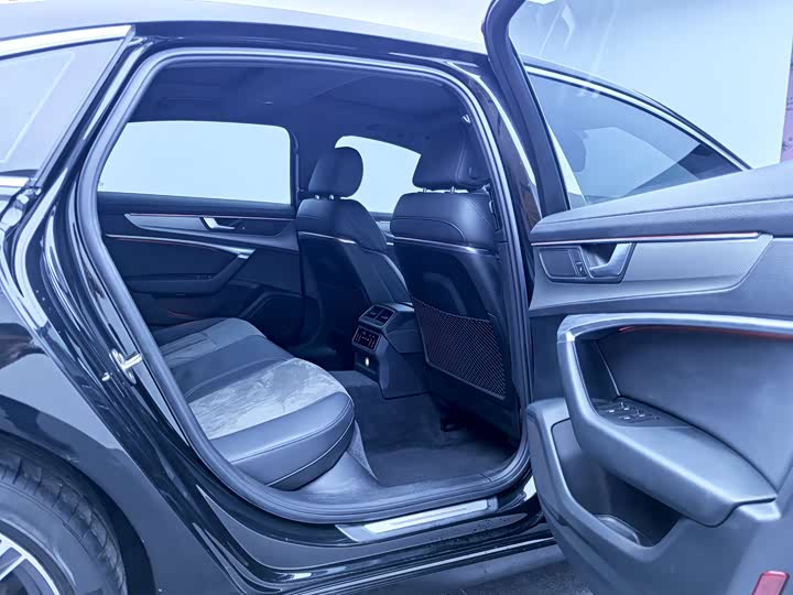 Фото 7 - Audi A6L