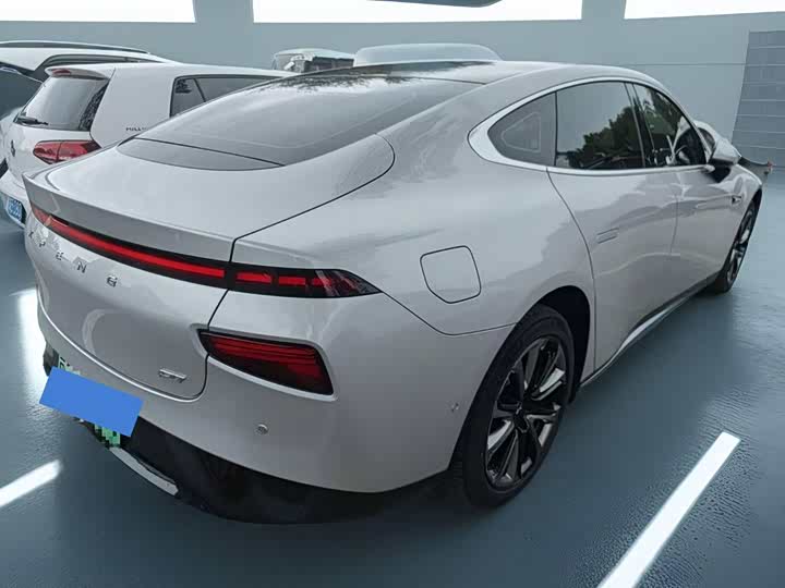 Фото 2 - XPeng P7