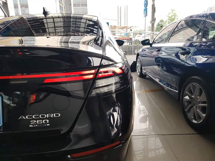 Фото 10 - Honda Accord