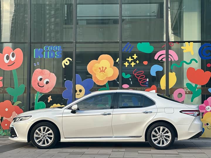 Фото 1 - Toyota Camry