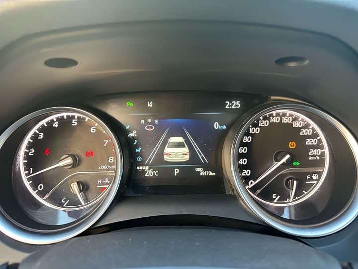 Фото 11 - Toyota Camry