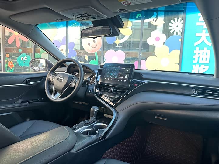 Фото 15 - Toyota Camry