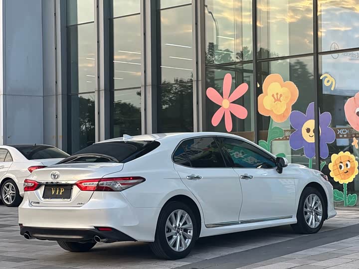 Фото 19 - Toyota Camry