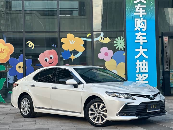 Фото 4 - Toyota Camry