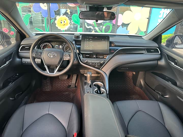 Фото 7 - Toyota Camry