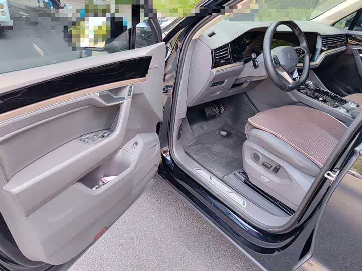 Фото 14 - Volkswagen Touareg