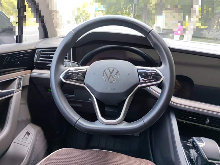 Фото 3 - Volkswagen Touareg