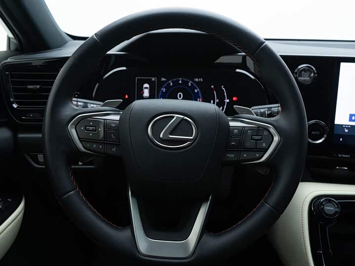 Фото 20 - Lexus NX