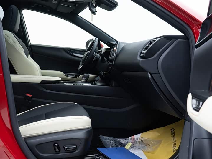 Фото 22 - Lexus NX