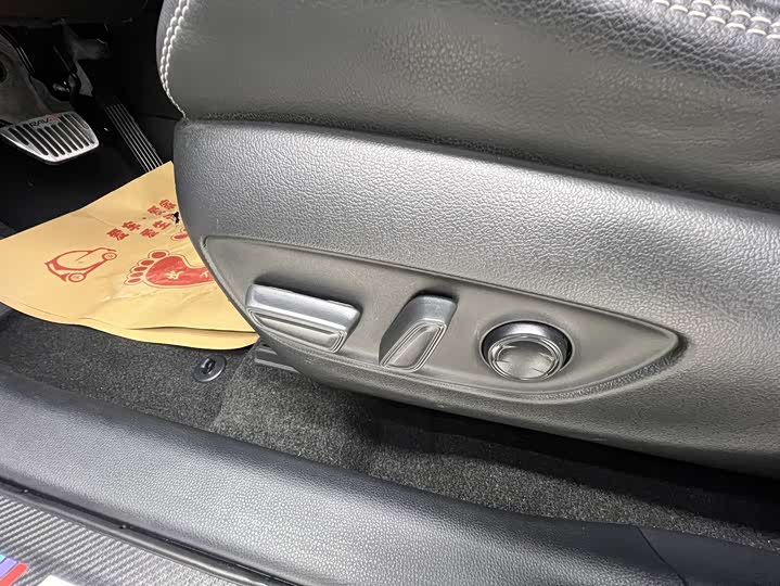 Фото 11 - Toyota RAV4