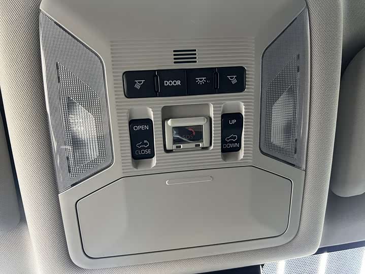 Фото 14 - Toyota RAV4