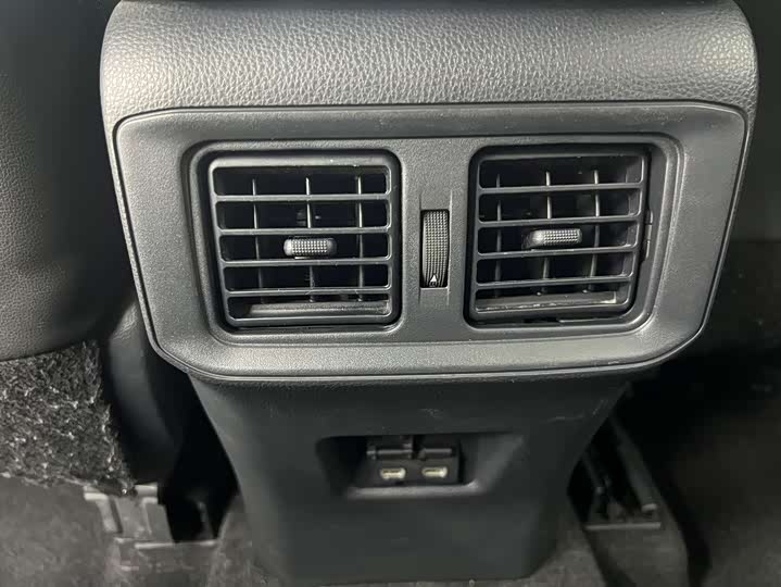 Фото 18 - Toyota RAV4