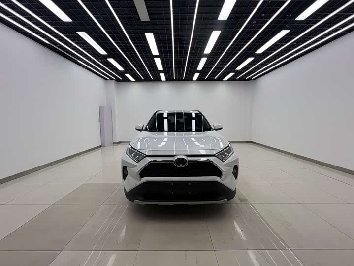 Фото 2 - Toyota RAV4