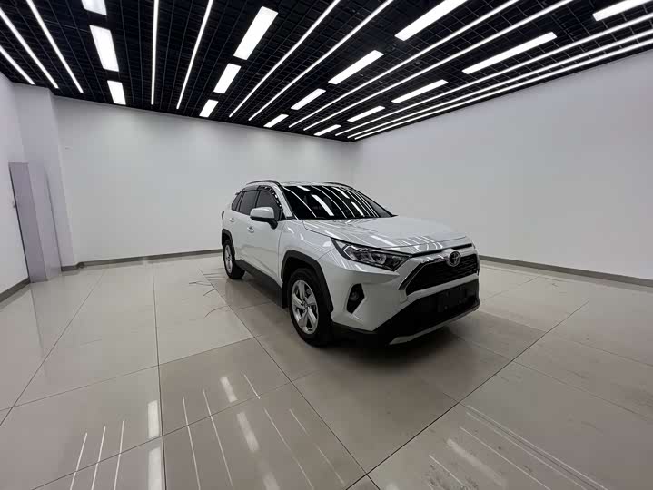 Фото 3 - Toyota RAV4
