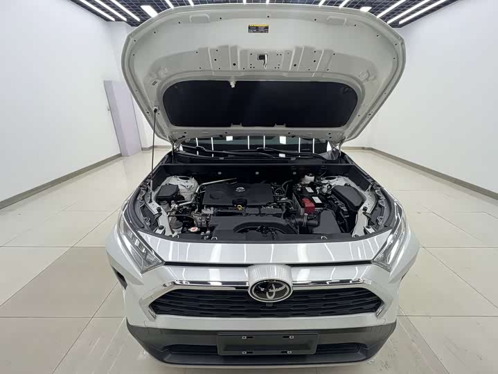 Фото 7 - Toyota RAV4