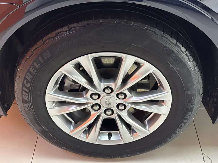 Фото 10 - Cadillac XT5