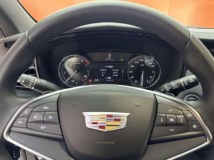 Фото 11 - Cadillac XT5