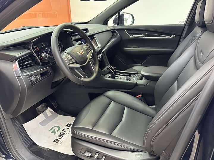 Фото 12 - Cadillac XT5