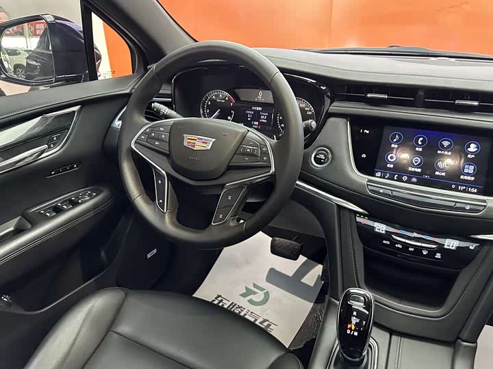 Фото 13 - Cadillac XT5