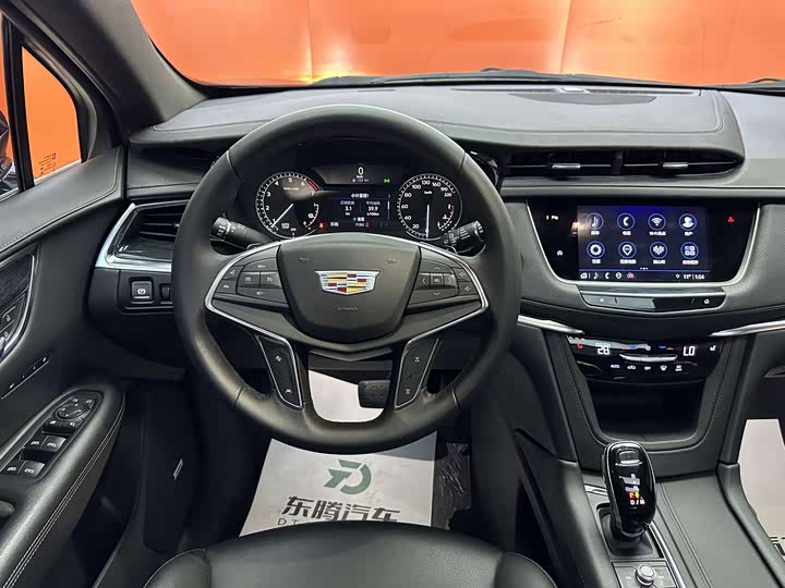 Фото 14 - Cadillac XT5