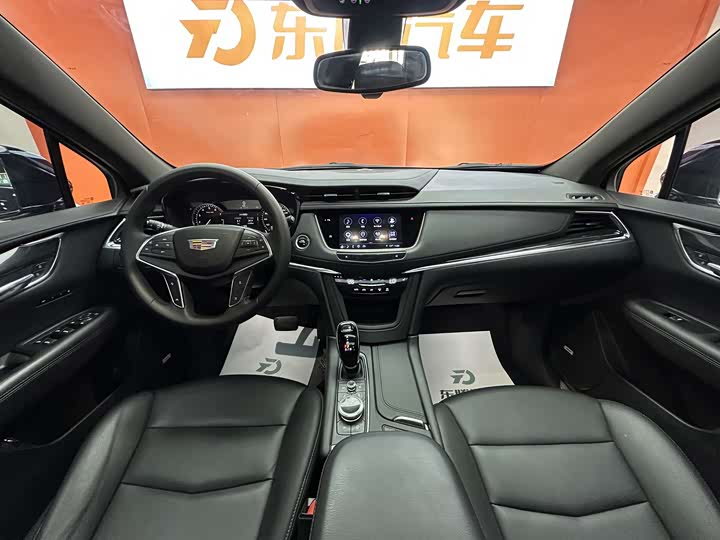 Фото 18 - Cadillac XT5