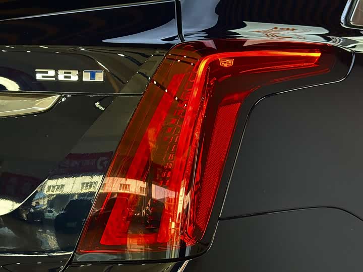 Фото 9 - Cadillac XT5