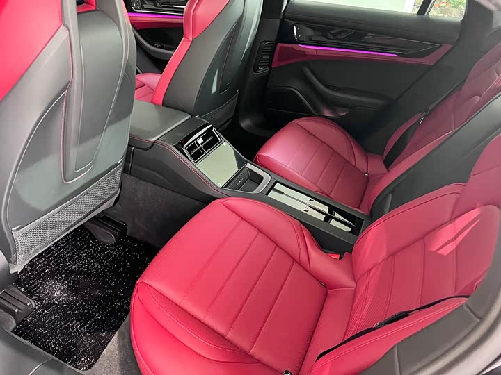 Фото 19 - Porsche Panamera