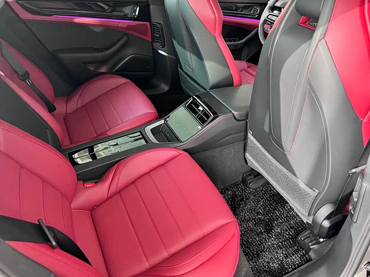 Фото 21 - Porsche Panamera