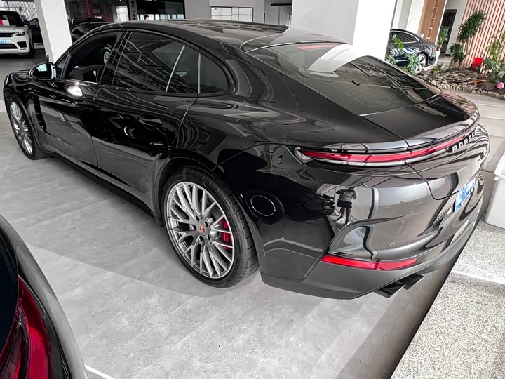 Фото 22 - Porsche Panamera