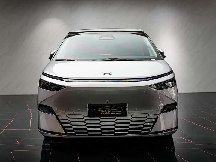 Фото 1 - XPeng X9