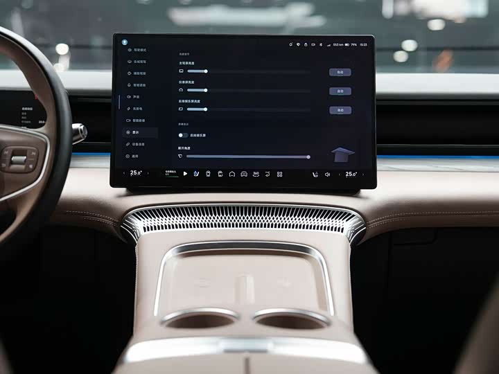 Фото 24 - XPeng X9