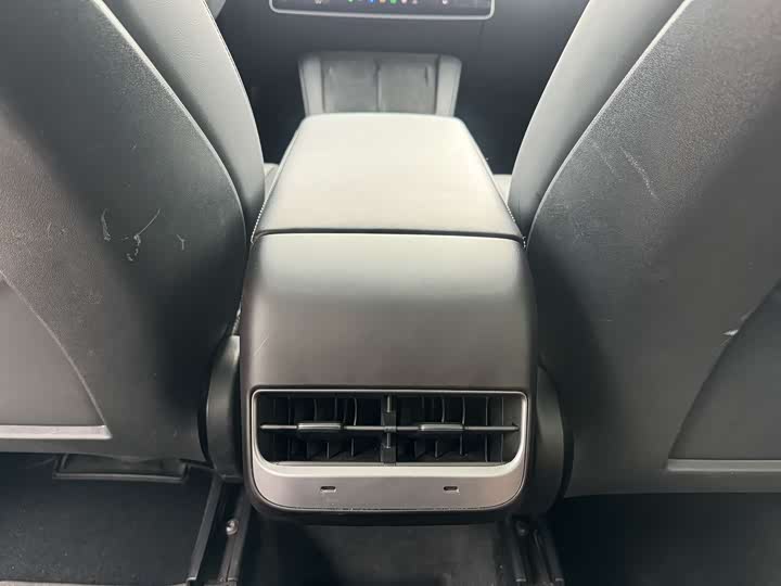 Фото 19 - Tesla Model Y