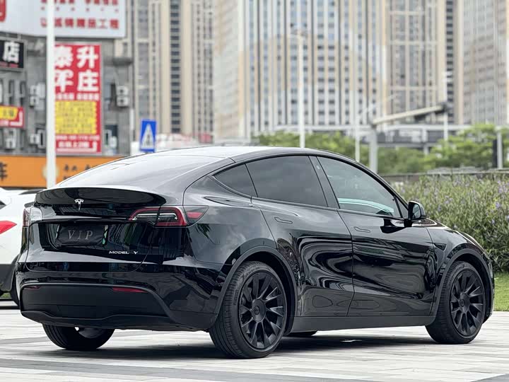 Фото 4 - Tesla Model Y