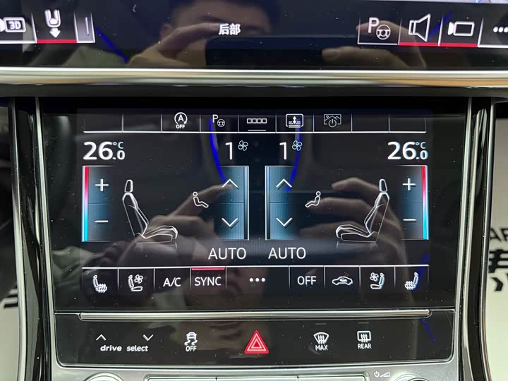 Фото 14 - Audi A8