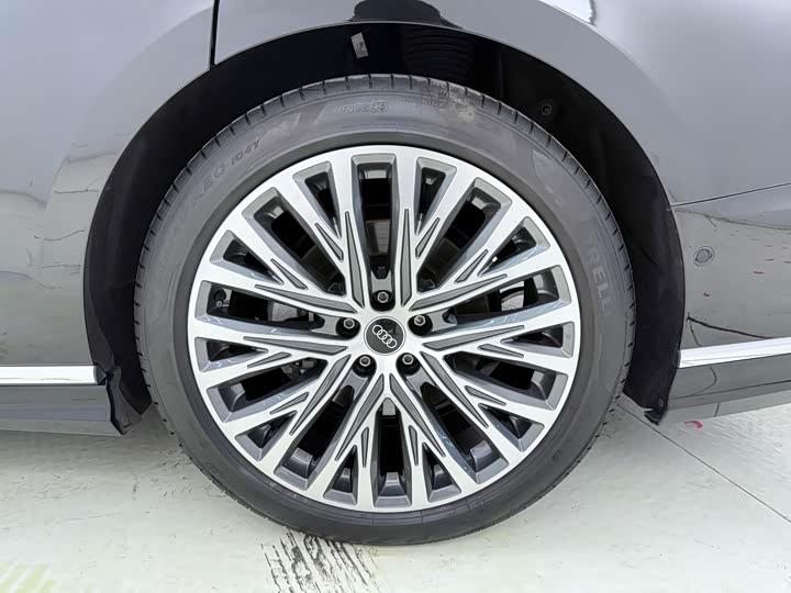 Фото 22 - Audi A8