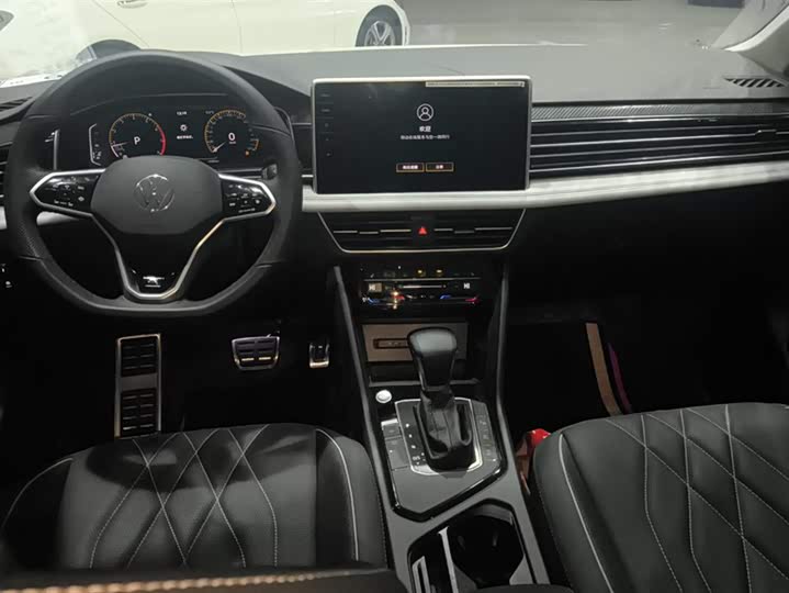 Фото 12 - Volkswagen Tiguan L Pro