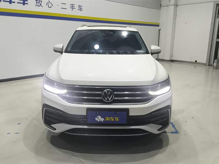 Фото 2 - Volkswagen Tiguan L Pro