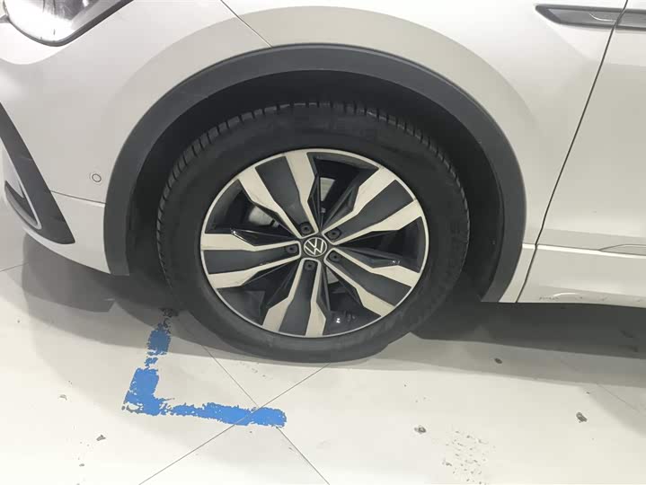 Фото 6 - Volkswagen Tiguan L Pro